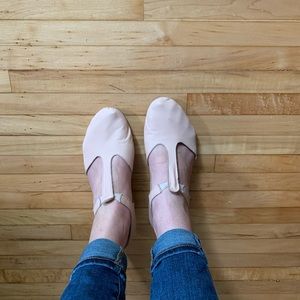Ballet shoes • size 10-11 • Bloch